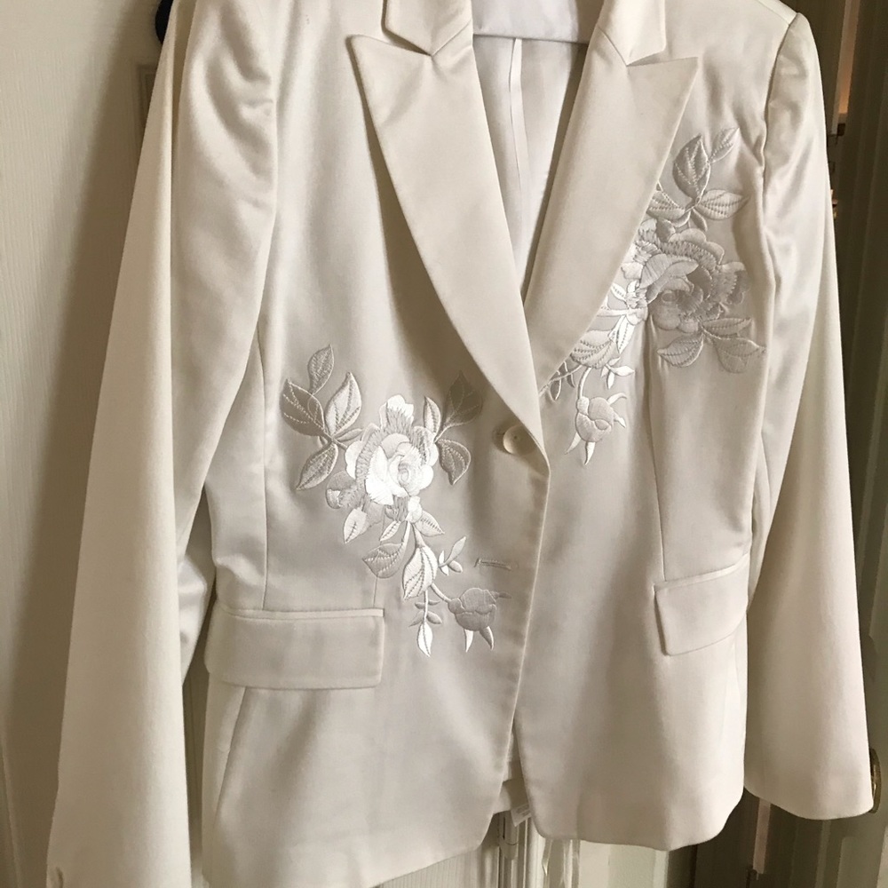 Tahari white pantsuit